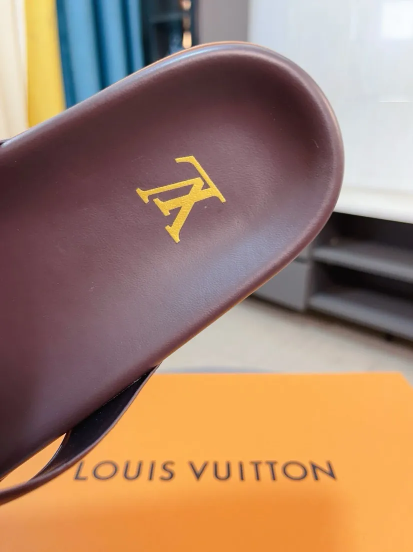 Men's shoes 💰300🌹🌹【LV】Multi-color new men's slippers, original top quality version, original special frosted cowhide➕sheepskin inner and side, non-slip combination sole, more stable walking, more comfortable and lightweight, high-end and generous, size: 38~44